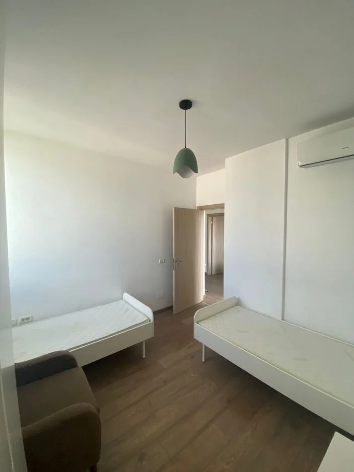 Tirane, jepet me qera apartament 2+1+Ballkon Kati 12, 100 m² 800 € (Rruga Jordan Misja)