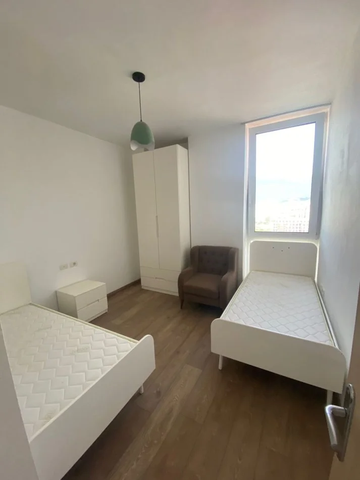 Tirane, jepet me qera apartament 2+1+Ballkon Kati 12, 100 m² 800 € (Rruga Jordan Misja)