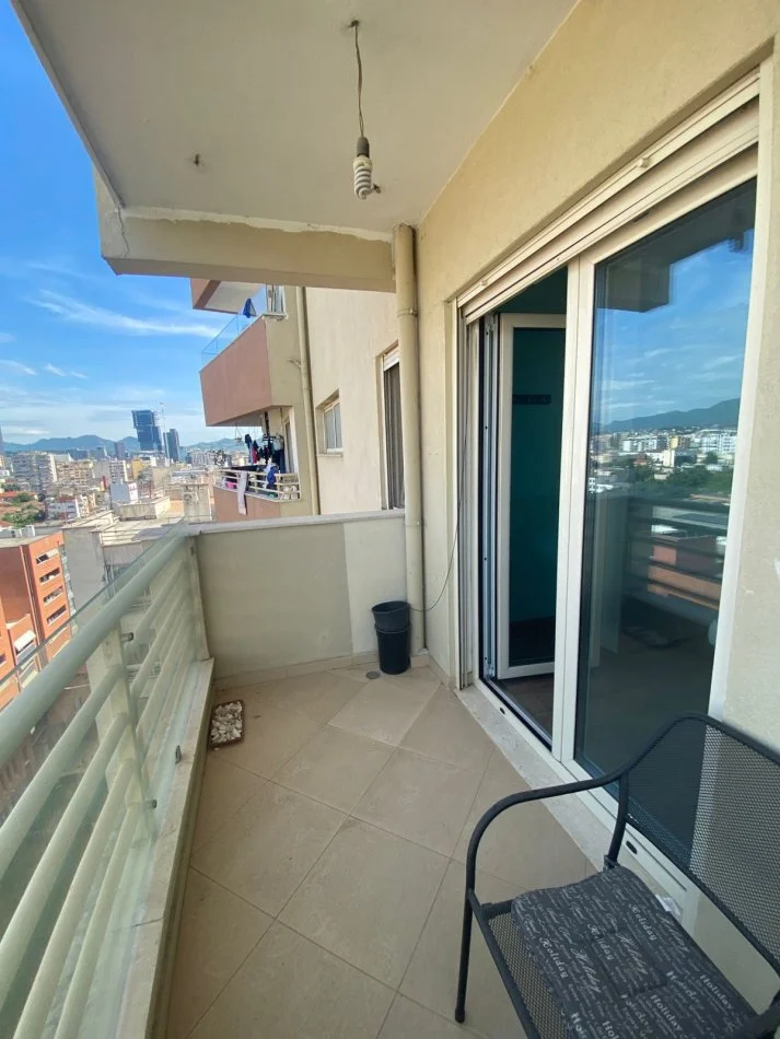 Tirane, jepet me qera apartament 2+1+Ballkon Kati 12, 100 m² 800 € (Rruga Jordan Misja)