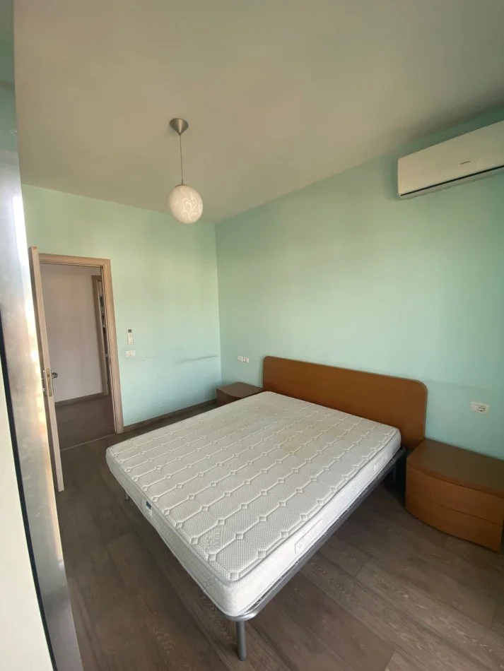 Tirane, jepet me qera apartament 2+1+Ballkon Kati 12, 100 m² 800 € (Rruga Jordan Misja)