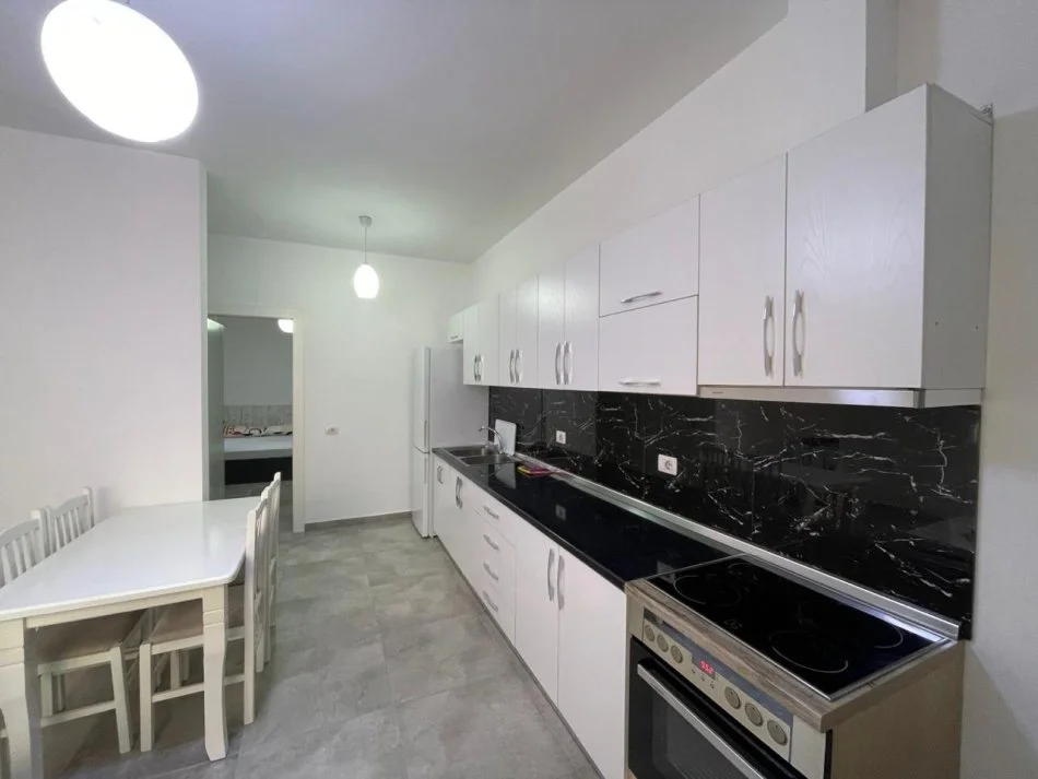 Tirane, jepet me qera apartament 1+1 Kati 1, 50 m² 350 € (sauk)