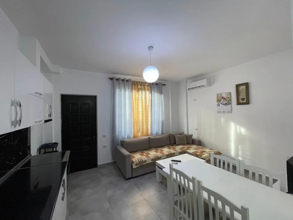 Tirane, jepet me qera apartament 1+1 Kati 1, 50 m² 350 € (sauk)