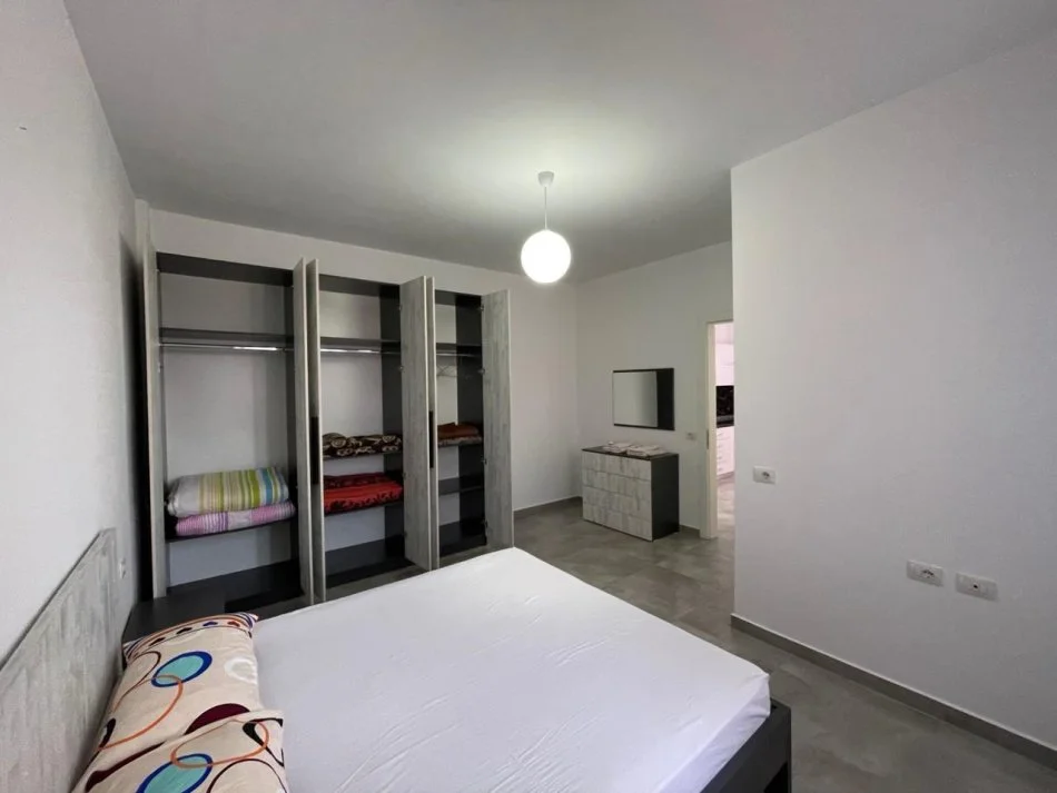 Tirane, jepet me qera apartament 1+1 Kati 1, 50 m² 350 € (sauk)