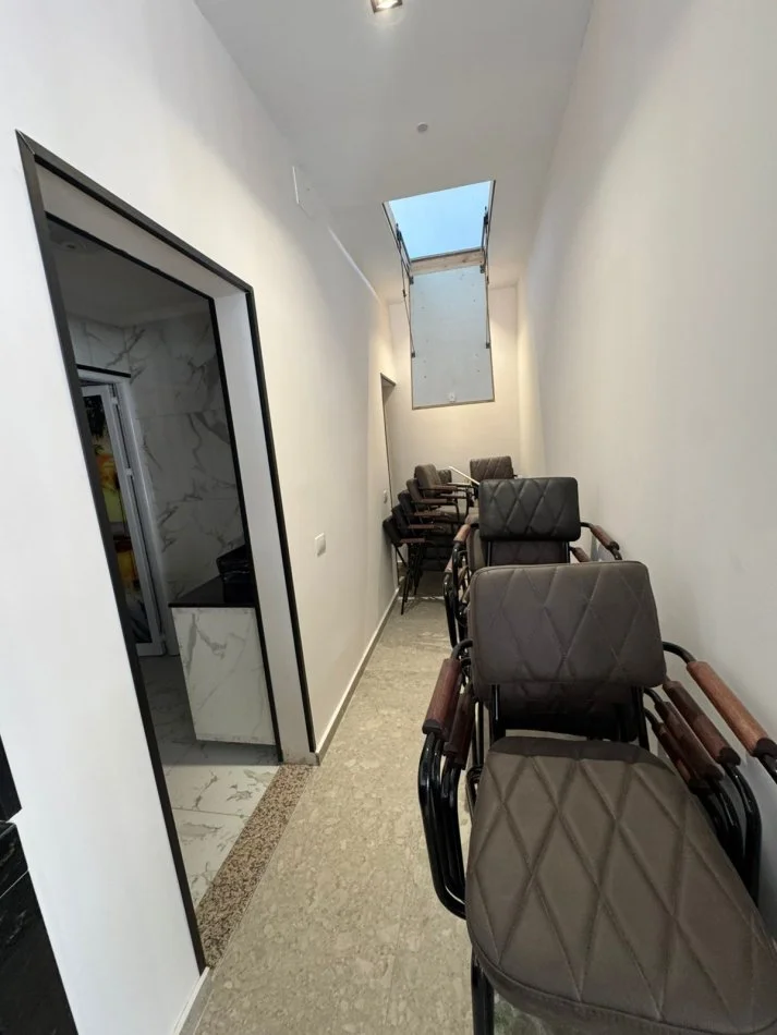 Golem, jepet me qera hotel Kati 3, 500 m² 85.000 € (Golem)