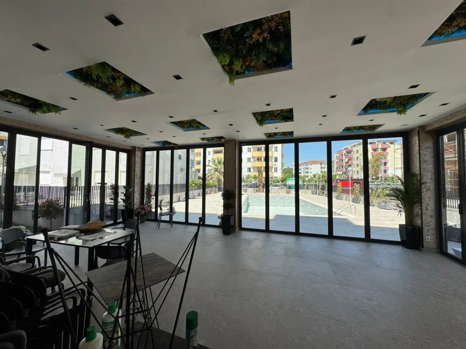 Golem, jepet me qera hotel Kati 3, 500 m² 85.000 € (Golem)