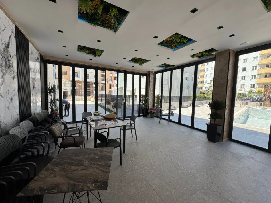 Golem, jepet me qera hotel Kati 3, 500 m² 85.000 € (Golem)