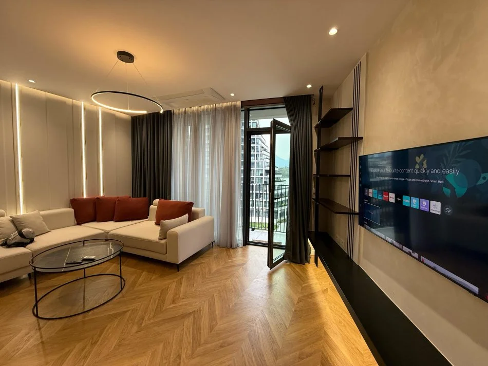 Tirane, jepet me qera apartament 1+1+Ballkon Kati 4, 78 m² 1.500 € (Liqeni Artificial)