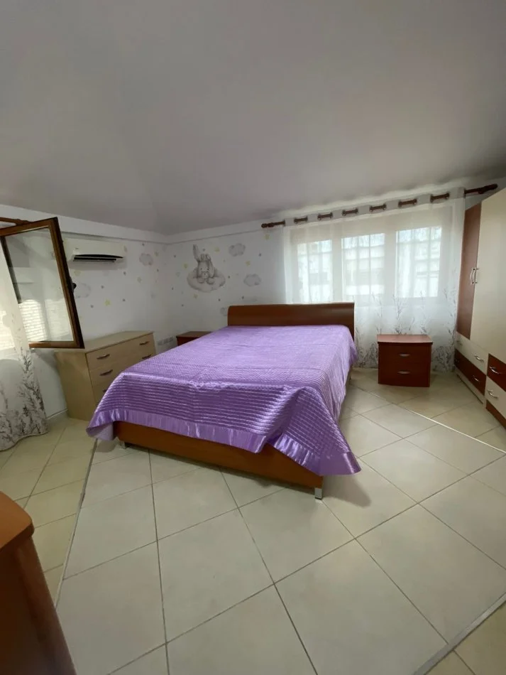 Tirane, jepet me qera apartament 1+1+Ballkon Kati 5, 70 m² 400 € (Rruga e Kavajes)