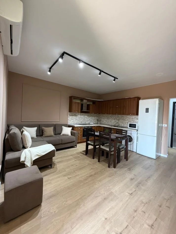 Durres, jepet me qera apartament 1+1+Aneks+Ballkon Kati 4, 65 m² 500 € (Vollga)