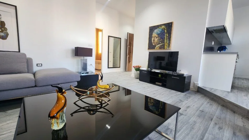 Tirane, jepet me qera apartament 2+1 Kati 7, 100 m² 900 € (Prane Delijorgjit .)