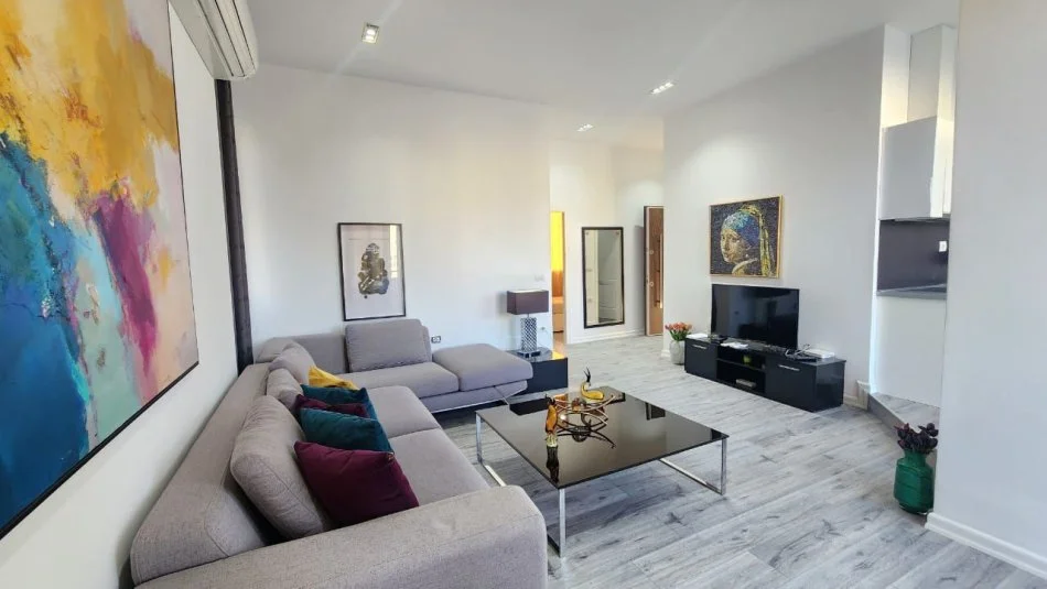 Tirane, jepet me qera apartament 2+1 Kati 7, 100 m² 900 € (Prane Delijorgjit .)