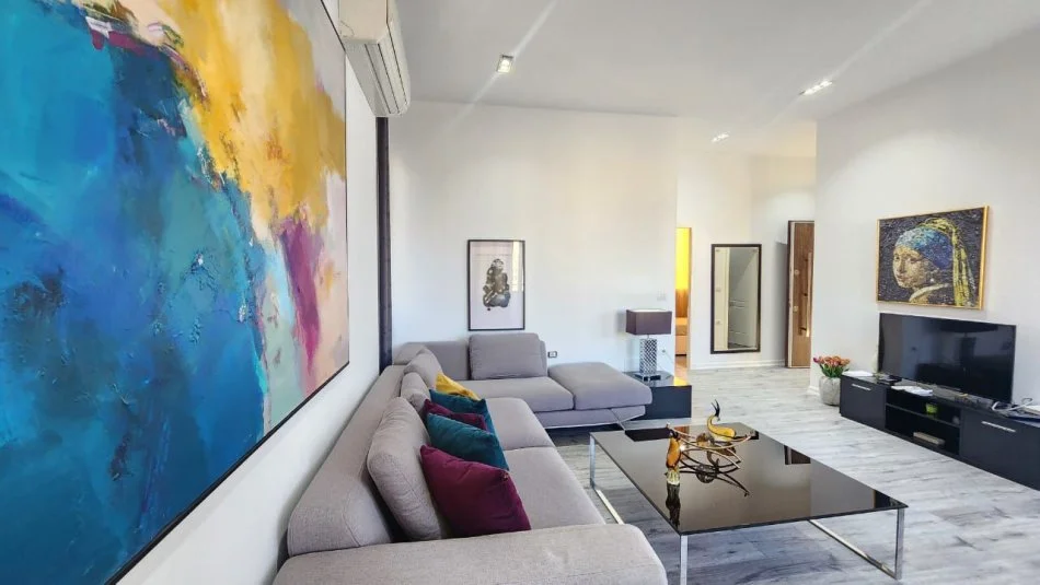 Tirane, jepet me qera apartament 2+1 Kati 7, 100 m² 900 € (Prane Delijorgjit .)