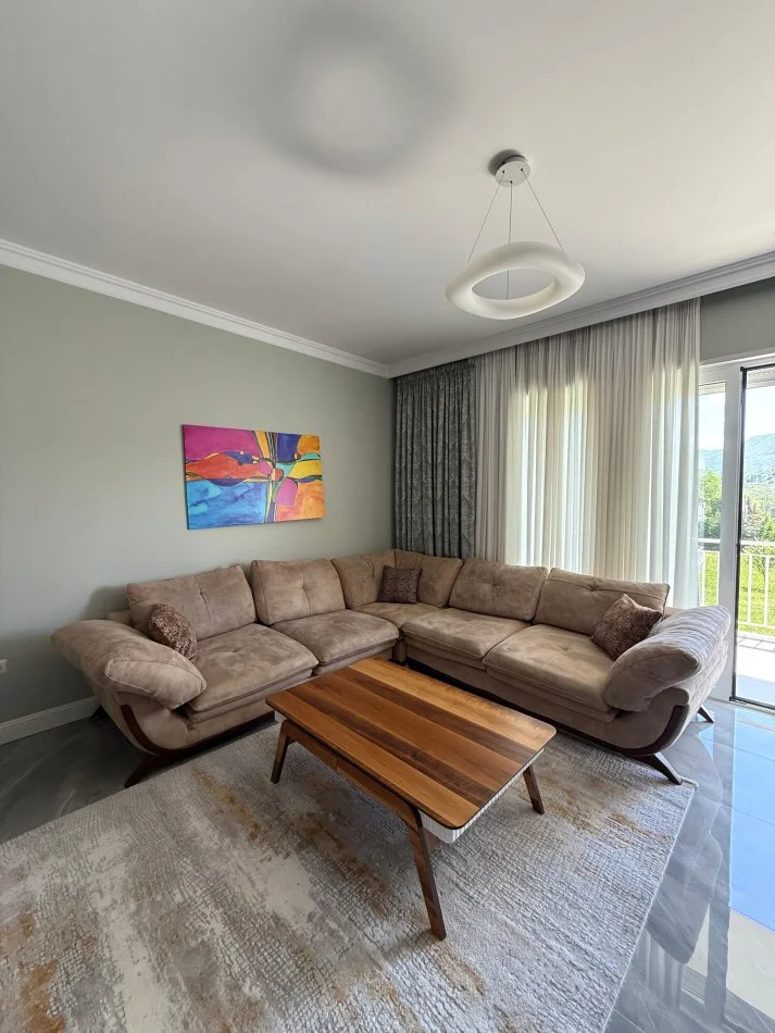 Tirane, jepet me qera apartament 2+1+Ballkon Kati 3, 120 m² 1.600 € (TEG)