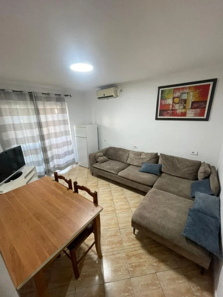Tirane, jepet me qera apartament 1+1+Ballkon Kati 2, 91 m² 400 € (bardhyl)