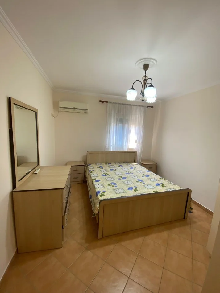 Tirane, jepet me qera apartament 2+1+Ballkon , 131 m² 600 € (stadiumi dinamo)