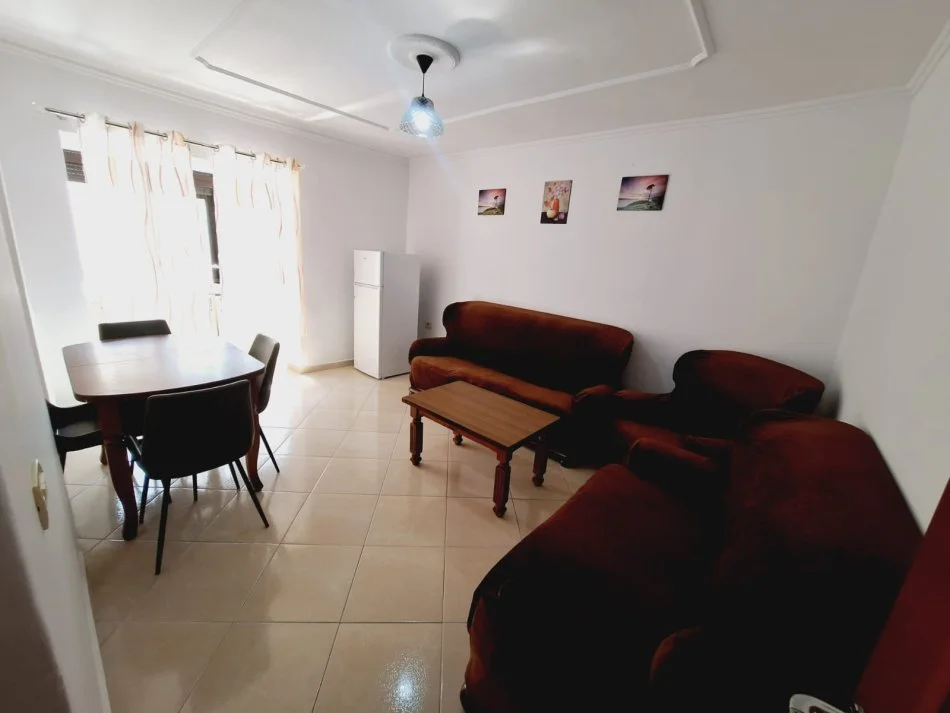 Tirane, jepet me qera apartament 2+1 Kati 4, 70 m² 500 € (Qender)