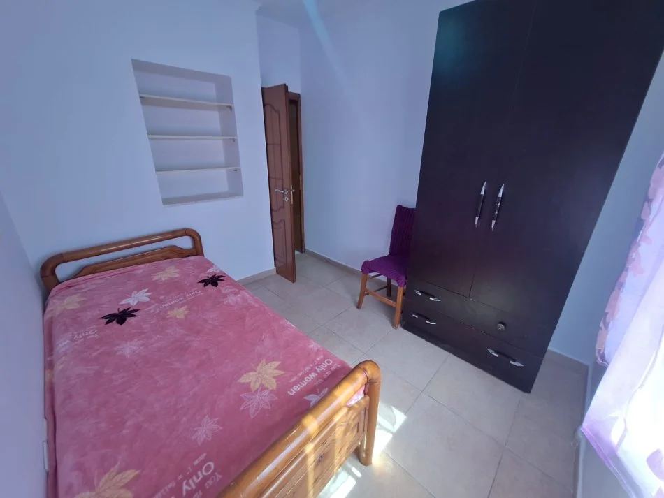 Tirane, jepet me qera apartament 2+1 Kati 4, 70 m² 500 € (Qender)