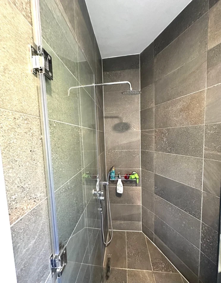 Tirane, shitet apartament 3+1+Ballkon Kati 3, 131 m² 141.000 € (Prane Restorant 2 Luanet)