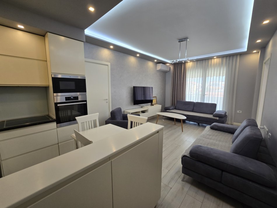 Tirane, shitet apartament 2+1+Ballkon Kati 3, 80 m² 160.000 € (21 dhjetori, Kompleksi Alba)