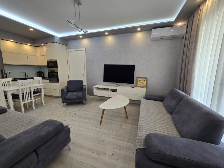 Tirane, shitet apartament 2+1+Ballkon Kati 3, 80 m² 160.000 € (21 dhjetori, Kompleksi Alba)