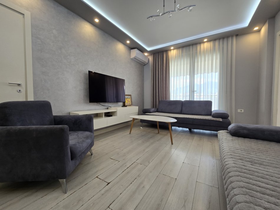 Tirane, shitet apartament 2+1+Ballkon Kati 3, 80 m² 160.000 € (21 dhjetori, Kompleksi Alba)