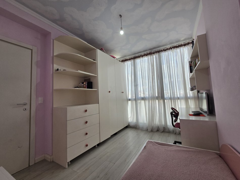 Tirane, shitet apartament 2+1+Ballkon Kati 3, 80 m² 160.000 € (21 dhjetori, Kompleksi Alba)