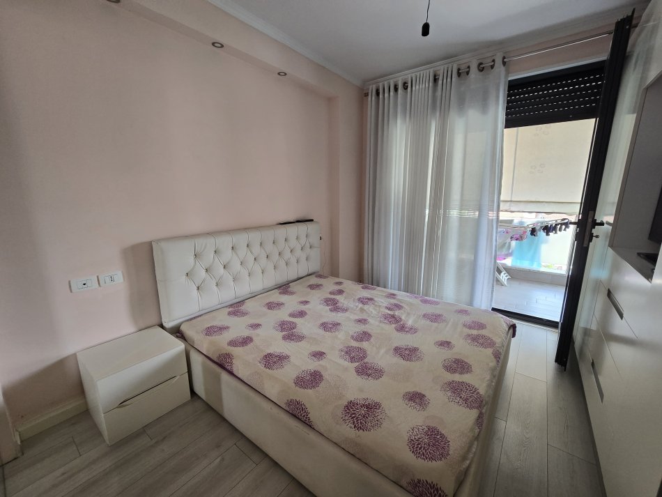 Tirane, shitet apartament 2+1+Ballkon Kati 3, 80 m² 160.000 € (21 dhjetori, Kompleksi Alba)