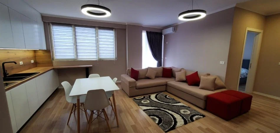 Tirane, shitet apartament 2+1 Kati 4, 81 m² 110.000 € (Fresk "Kompleksi Tom Doshi")
