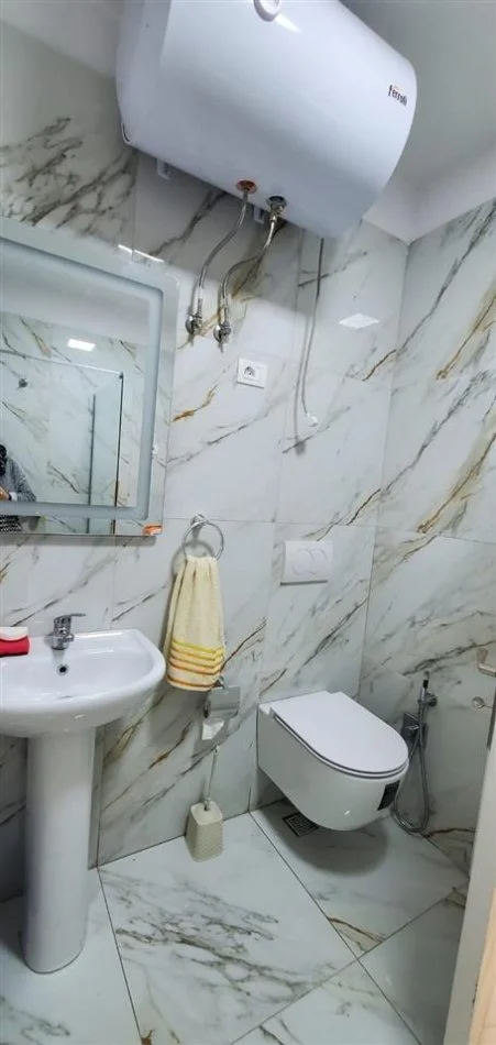 Tirane, shitet apartament 2+1 Kati 4, 81 m² 110.000 € (Fresk "Kompleksi Tom Doshi")