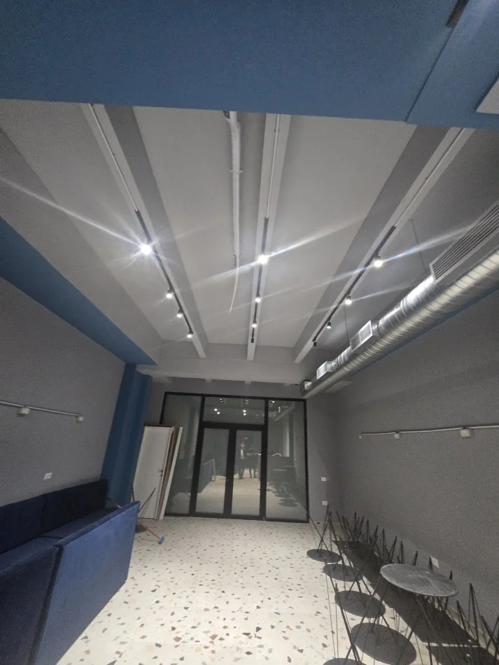 Tirane, jepet me qera dyqan Kati 0, 115 m² 2.250 € (Rruga e Kavajes)