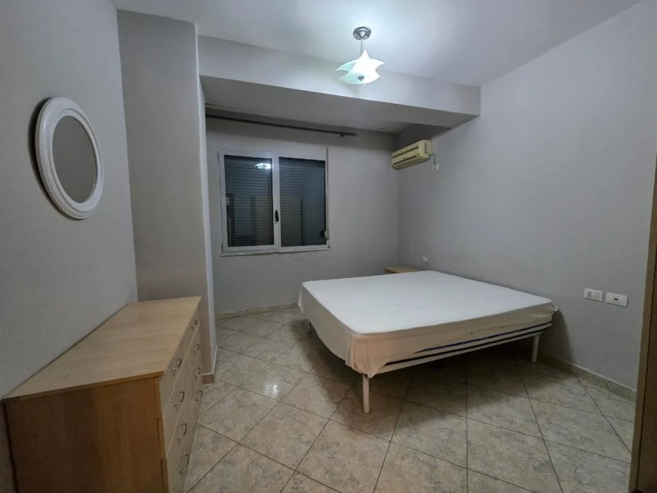 Tirane, jepet me qera apartament 1+1 Kati 6, 75 m² 450 € (Rr.dibres)