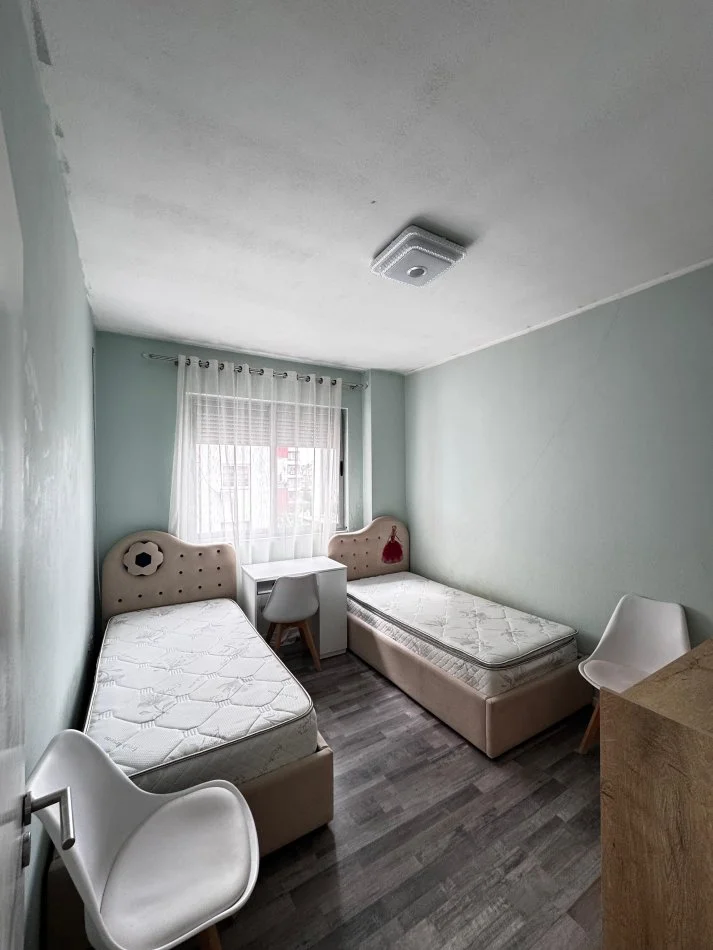 Tirane, shitet apartament 2+1+Ballkon Kati 4, 88 m² 139.000 € (3 deshmoret)