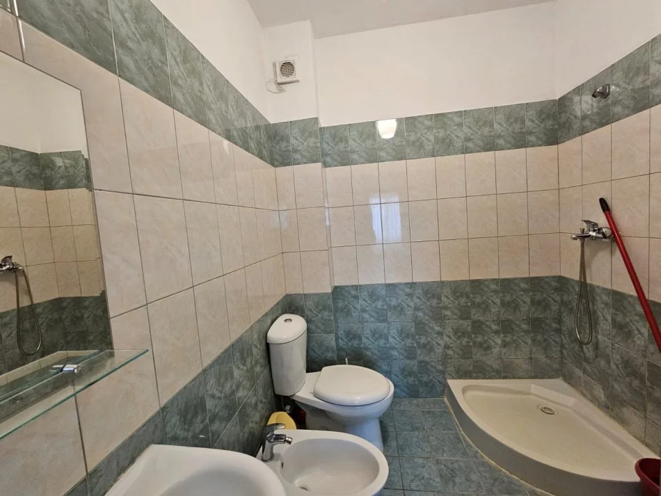 Tirane, jepet me qera apartament 2+1 Kati 8, 85 m² 400 € (Astir)