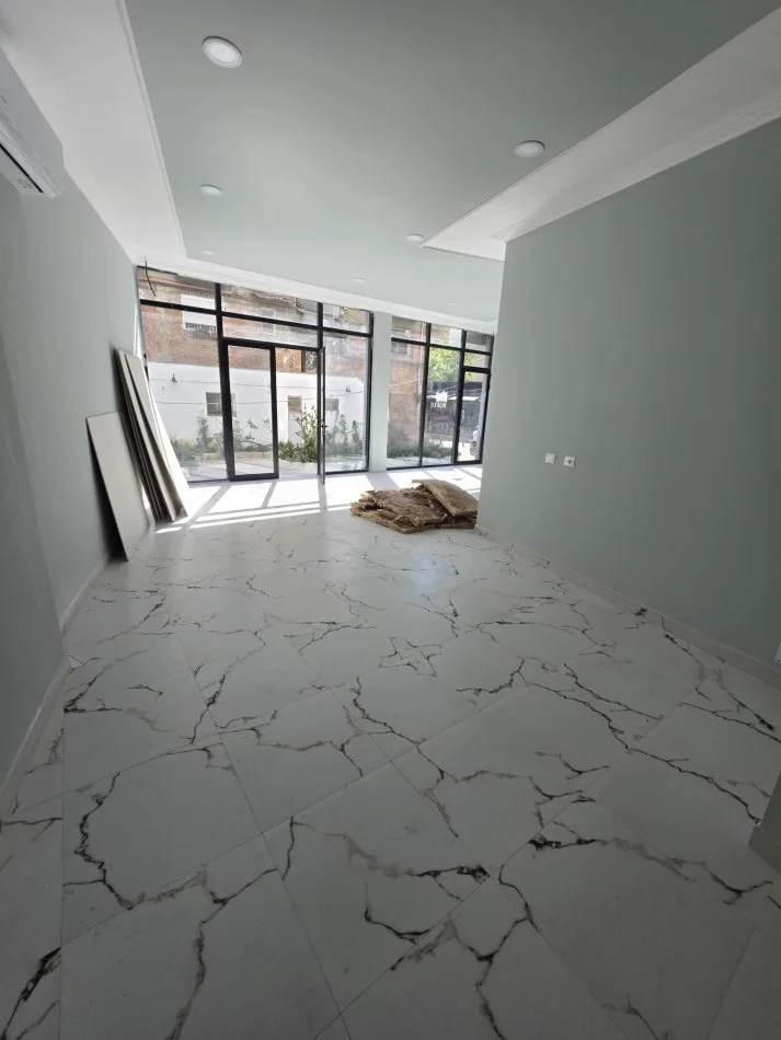 Tirane, jepet me qera ambjent biznesi Kati 0, 60 m² 1.500 € (Rruga Mine Peza (Pranë Le Bon))