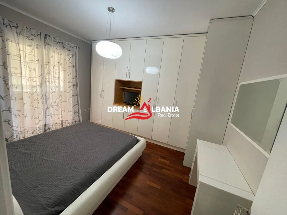 Tirane, jepet me qera apartament 1+1 Kati 7, 60 m² 700 € (tek Pazari i Ri, Rruga Tefta Tashko-Koço)