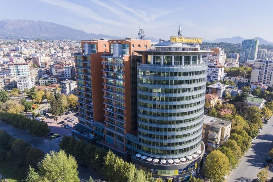 Tirane, jepet me qera zyre Kati 11, 160 m² 4.170 € (Bulevardi Bajram Curri)