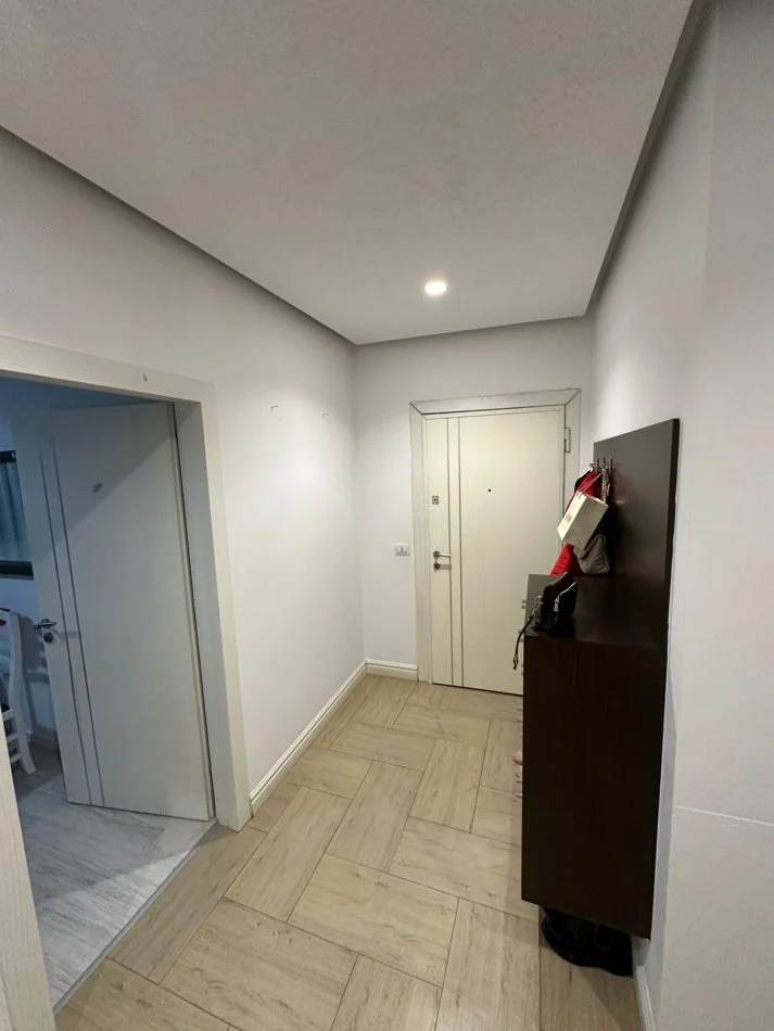 Tirane, jepet me qera apartament 2+1+Ballkon Kati 7, 102 m² 550 € (Yzberisht)