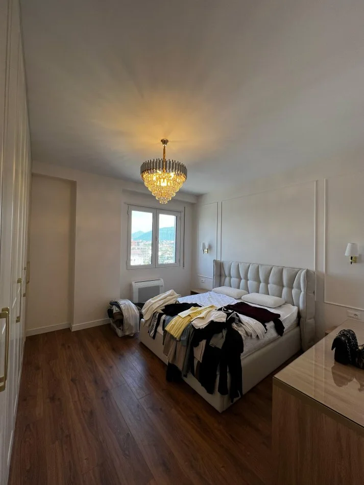 Tirane, jepet me qera apartament 2+1+Ballkon Kati 5, 85 m² 450 € (Paskuqan, White Palace)