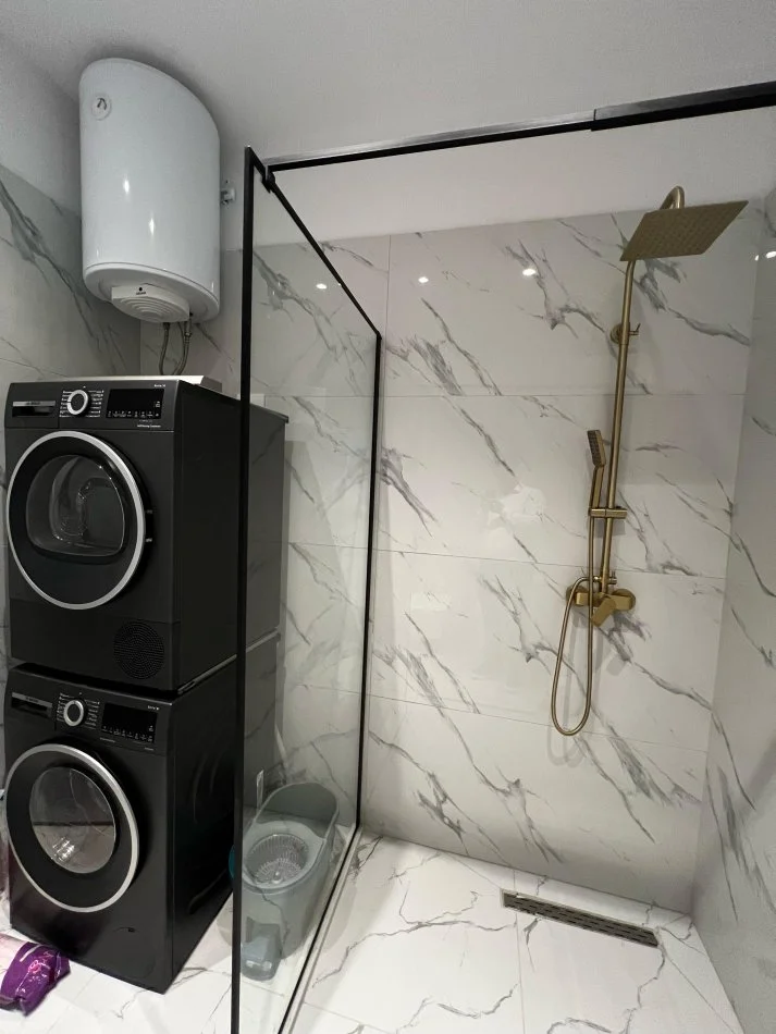 Tirane, jepet me qera apartament 2+1+Ballkon Kati 5, 85 m² 450 € (Paskuqan, White Palace)