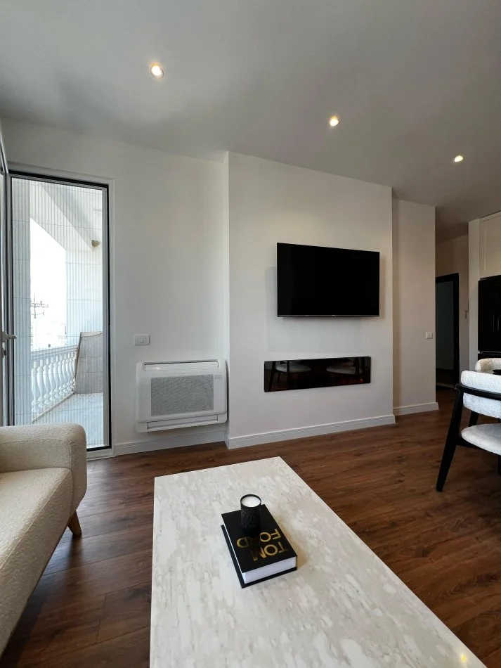 Tirane, jepet me qera apartament 2+1+Ballkon Kati 5, 85 m² 450 € (Paskuqan, White Palace)