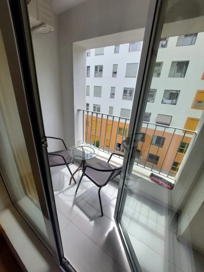 Tirane, jepet me qera apartament 1+1+Ballkon Kati 4, 54 m² 400 € (Ali Demi)