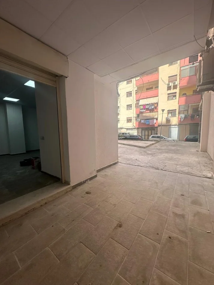 Durres, jepet me qera ambjent biznesi Kati 0, 60 m² 400 € (Ish Rajoni Policise)