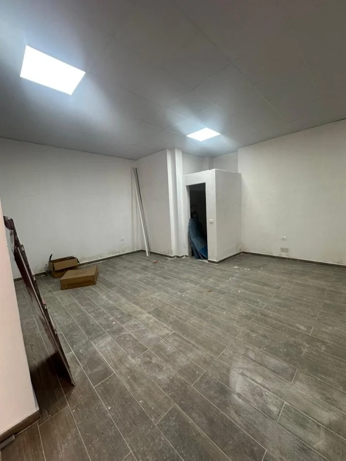Durres, jepet me qera ambjent biznesi Kati 0, 60 m² 400 € (Ish Rajoni Policise)