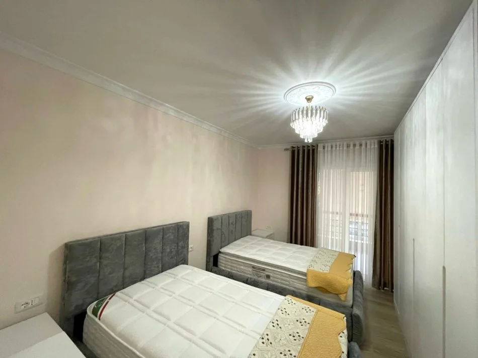 Tirane, jepet me qera apartament 2+1 Kati 3, (Liqeni i Thate, Kompleksi Kolombo)