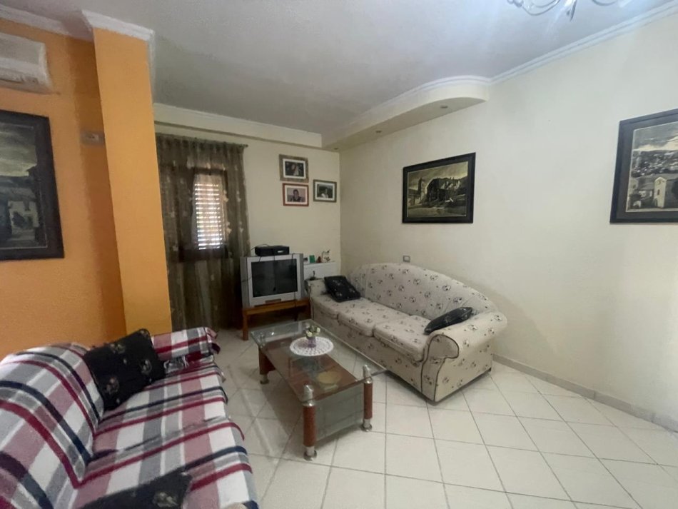 APARTAMENT 2+1 ME QIRA  400 € ALI DEMI