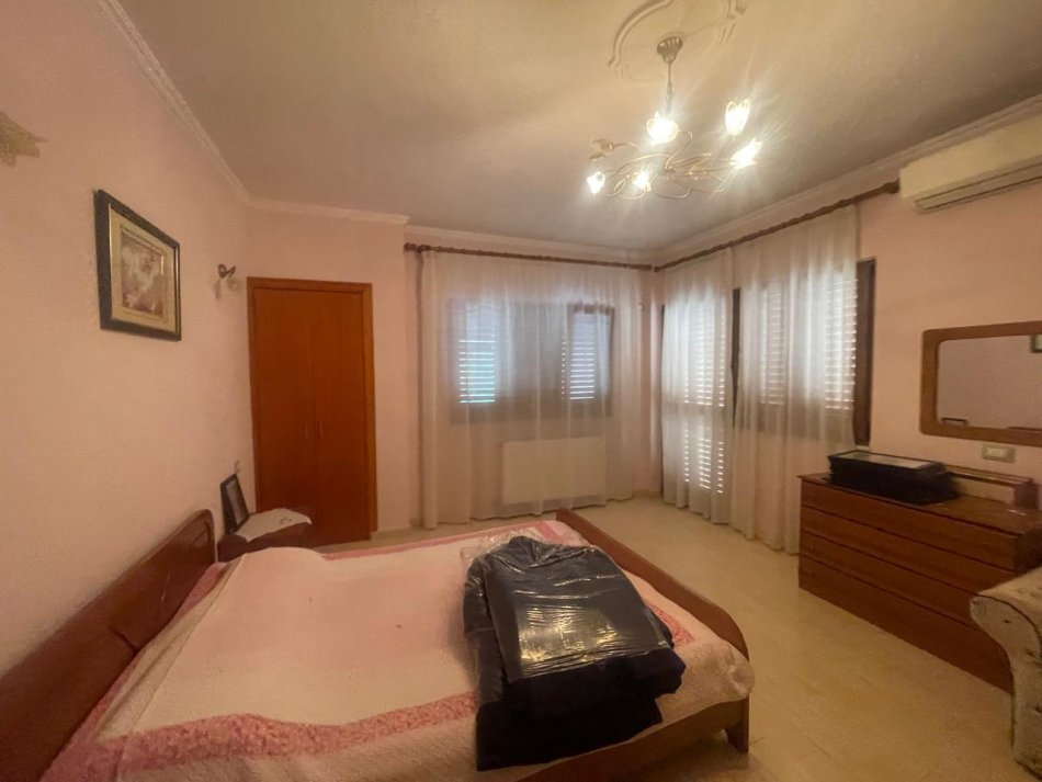 APARTAMENT 2+1 ME QIRA  400 € ALI DEMI