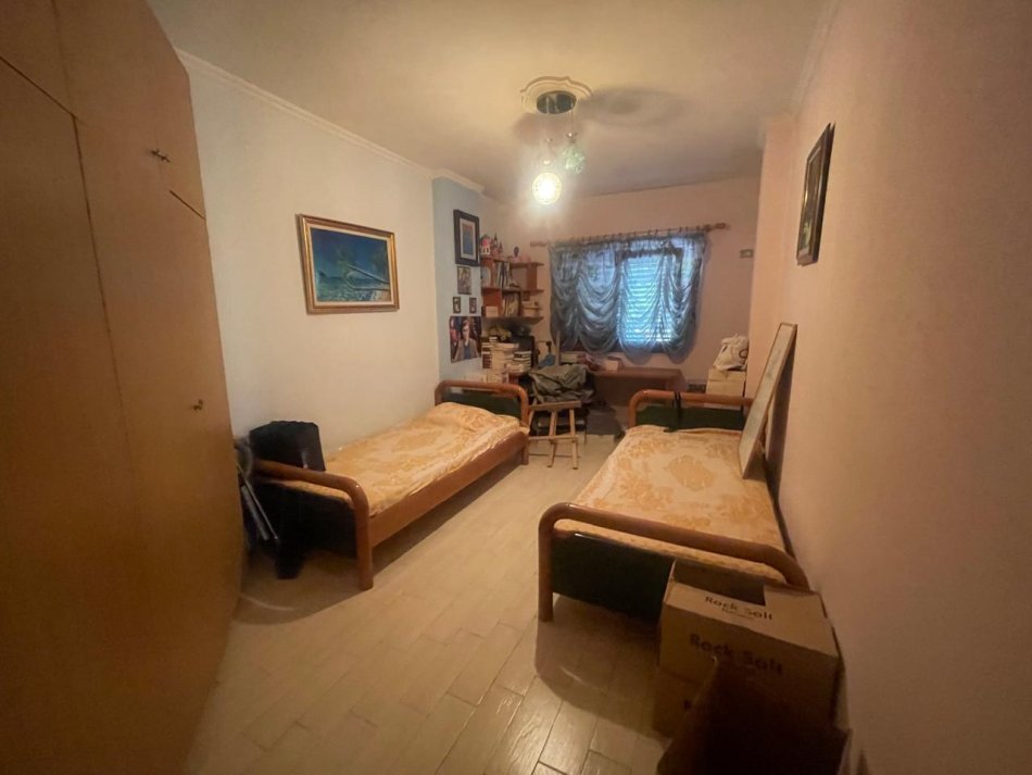APARTAMENT 2+1 ME QIRA  400 € ALI DEMI
