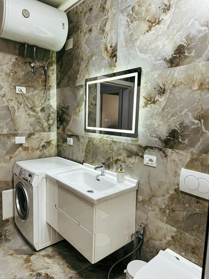 Tirane, jepet me qera apartament 2+1+Ballkon Kati 3, 84 m² (Sheshi Wilson)