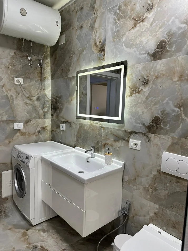 Tirane, jepet me qera apartament 2+1 , 90 m² 800 € 