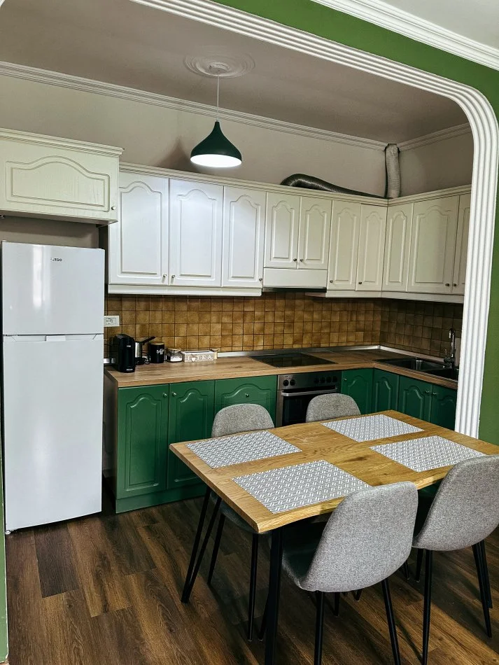 Tirane, jepet me qera apartament 2+1+Ballkon Kati 3, 84 m² 899 € (Sheshi Wilson)